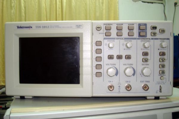 TDS1012B数字示波器